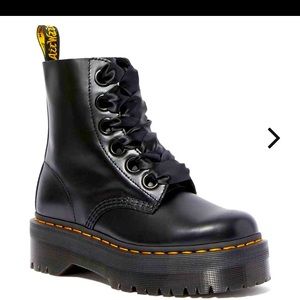 WANTED!!! Looking for Black platform Dr Martens size 6 (L)